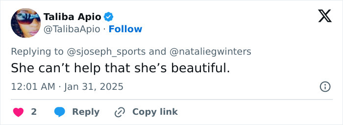 Tweet response about White House correspondent's outfits, mentioning beauty, dated January 31, 2025.