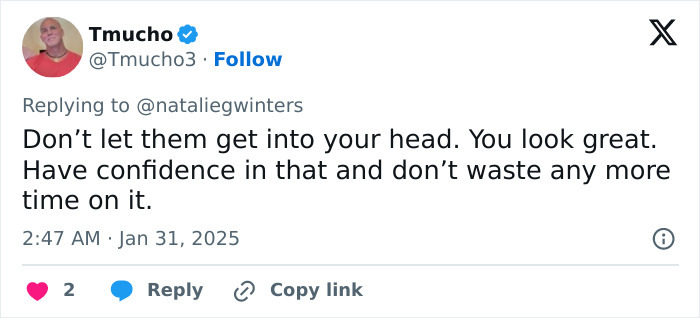 Tweet supporting a controversial White House correspondent about confidence despite critique over outfits.