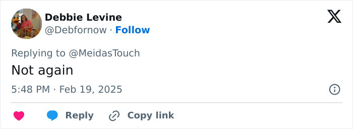 Tweet response to Arizona mid-air plane collision, expressing concern.