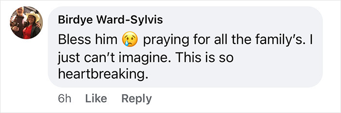 Comment expressing prayers and heartbreak over a tragic American Airlines plane crash.