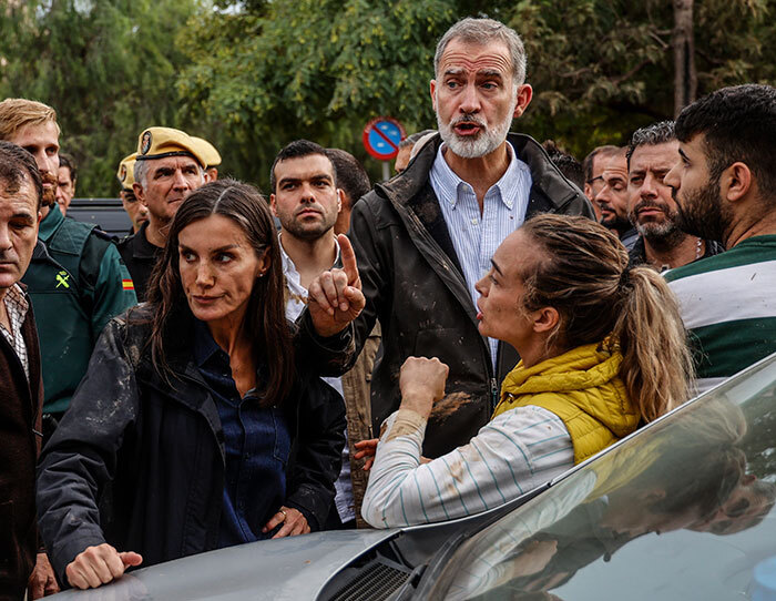 Angry Crowd Throws Mud At Spain&rsquo;s King Felipe And Queen Letizia Over Number Of Flood Victims