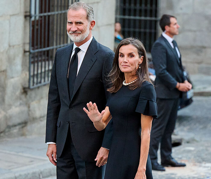 Angry Crowd Throws Mud At Spain&rsquo;s King Felipe And Queen Letizia Over Number Of Flood Victims