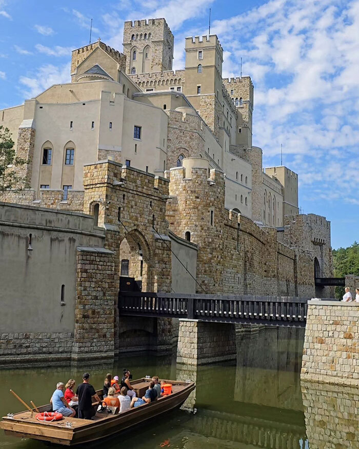 Mysterious Castle Found In The Middle Of A Frozen Lake Has People Scratching Their Heads