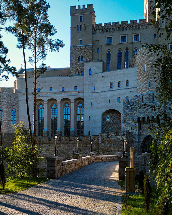 Mysterious Castle Found In The Middle Of A Frozen Lake Has People Scratching Their Heads