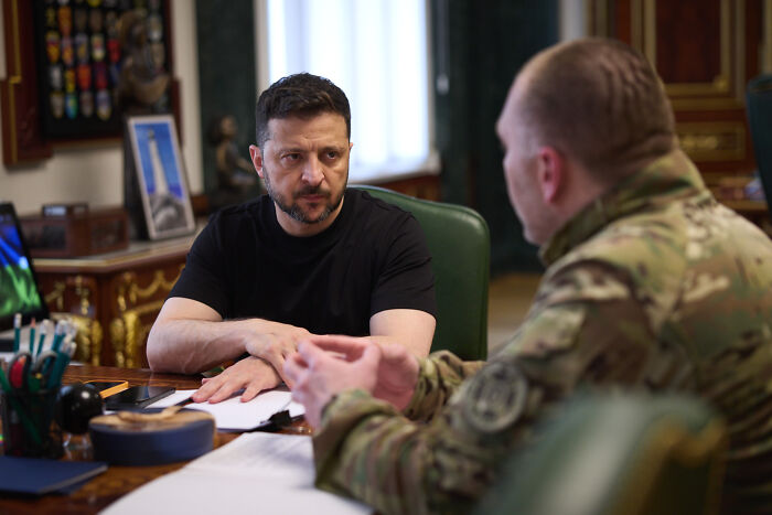 Volodymyr Zelenskyy in a serious discussion with a military official amid warnings of Putin possibly striking NATO.