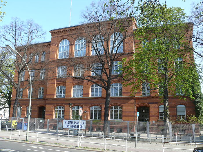 Berlin primary school building with trees in front, related to multiple children injured after tear gas attack incident.
