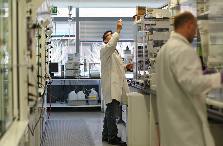 Scientists in a research lab conducting experiments focused on Alzheimer&rsquo;s research and pharmaceutical development.