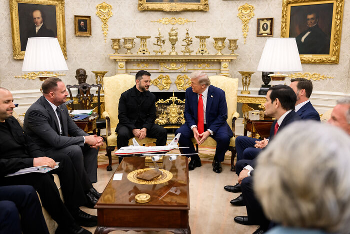 &ldquo;That&rsquo;s A Power Play&rdquo;: Body Language Experts Analyzed Trump And Zelenskyy&rsquo;s Latest Interaction