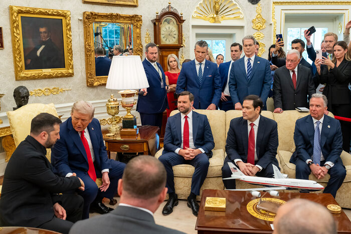 &ldquo;That&rsquo;s A Power Play&rdquo;: Body Language Experts Analyzed Trump And Zelenskyy&rsquo;s Latest Interaction