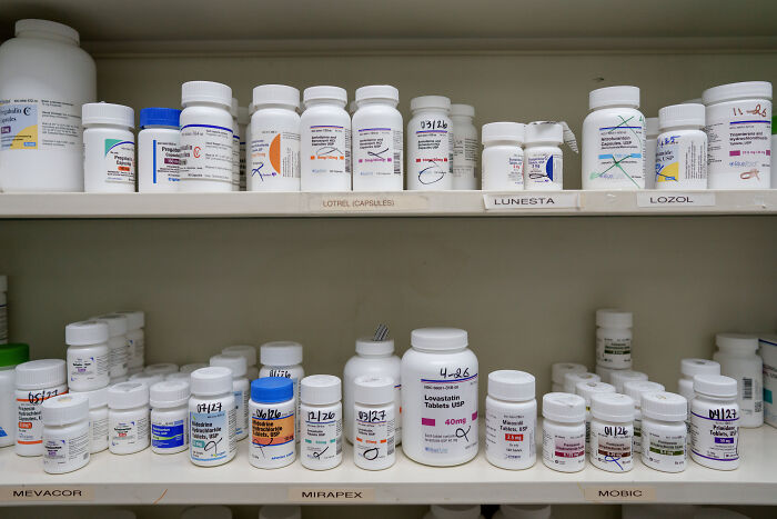 Pharmaceutical bottles on shelves depicting challenges in drug pricing amid Trump&rsquo;s big pharma gamble and policy shifts