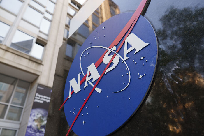 NASA logo on a building exterior, related to Trump&rsquo;s interim NASA chief announcing fast-tracked nuclear reactor plans on the Moon.