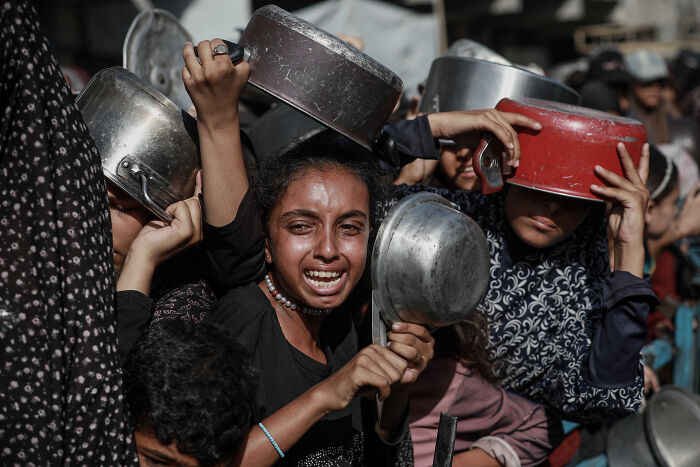 Protesters holding pots and pans, expressing distress amid discussions on major countries recognizing Palestine.