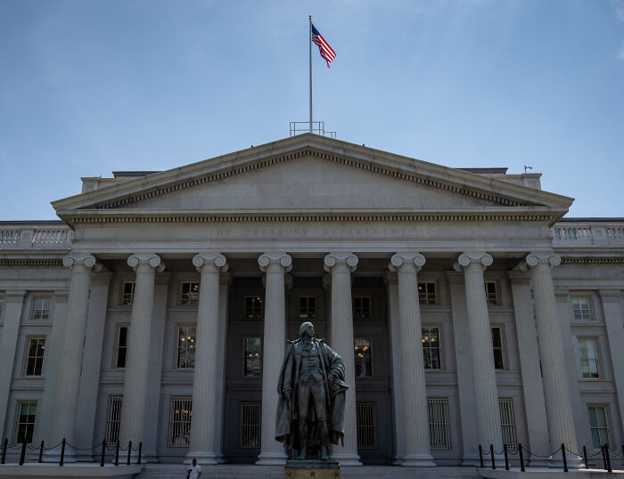 U.S. National Debt rises to record levels early as tariffs provide unexpected fiscal boost outside Treasury building.