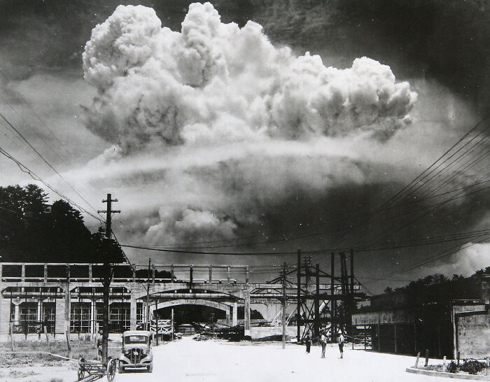 Mushroom cloud rising over Hiroshima after the atomic bombing, reflecting on lessons to avoid World War III conflict.