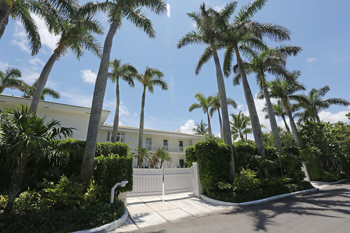 Epstein Files Resurface Footage Of His Palm Beach Lair Revealing Bare Women, Dictator, And A Pope