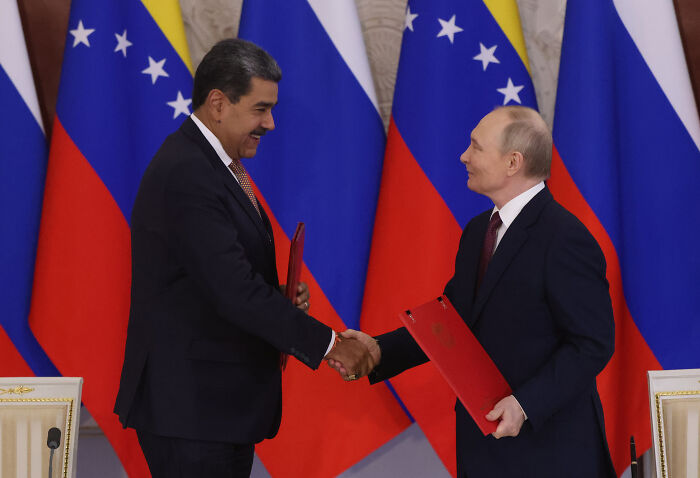 Venezuelan leader Maduro shaking hands with Russian president amid rising U.S. Venezuela tensions and war concerns