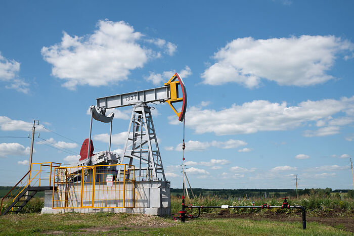 The Oil That Won&rsquo;t Quit: Inside Russia&rsquo;s Shadow Energy Economy