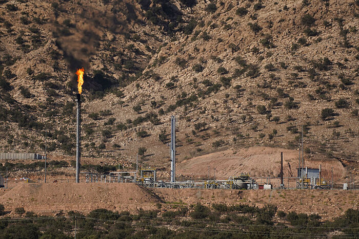 The Oil That Won&rsquo;t Quit: Inside Russia&rsquo;s Shadow Energy Economy