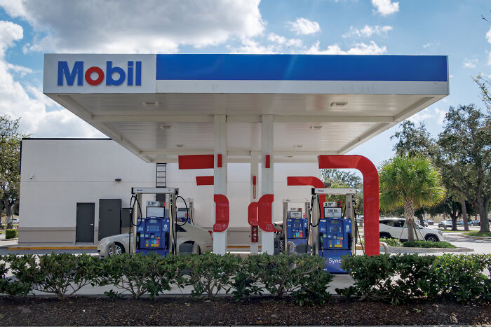 The Oil That Won&rsquo;t Quit: Inside Russia&rsquo;s Shadow Energy Economy