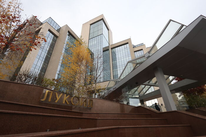 The Oil That Won&rsquo;t Quit: Inside Russia&rsquo;s Shadow Energy Economy