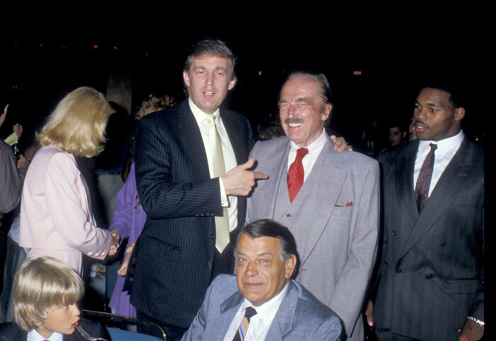 Donald Trump and older men in suits at a formal event, relating to claims about dementia in Trump&rsquo;s family.