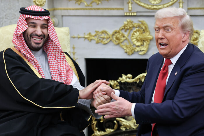 Saudi Crown Prince and Donald Trump shaking hands at White House in a moment hinting at Melania Trump&rsquo;s subtle gesture during dinner.