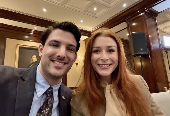 Two people smiling inside a formal room, representing crimes that shocked the nation in 2025.