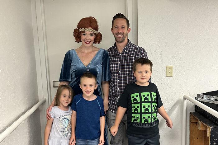 Family photo with mom, dad, and three kids, related to mom allegedly kidnapping kids to save them from end days.