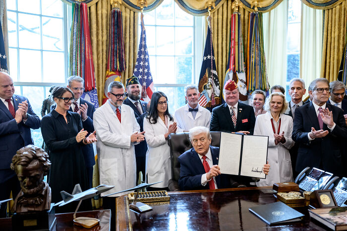 Trump Falls Asleep After Signing Marijuana Executive Order: &ldquo;Nap Time For Big Guy&rdquo;