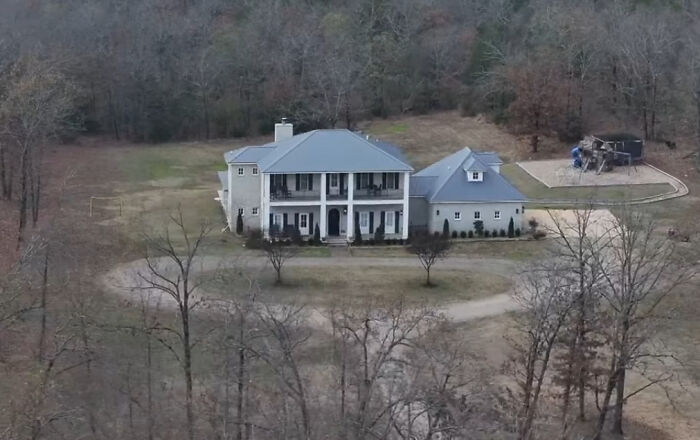 Mansion involved in tragedy with mom and twin 6-year-olds amid contentious divorce with doctor husband, aerial view.
