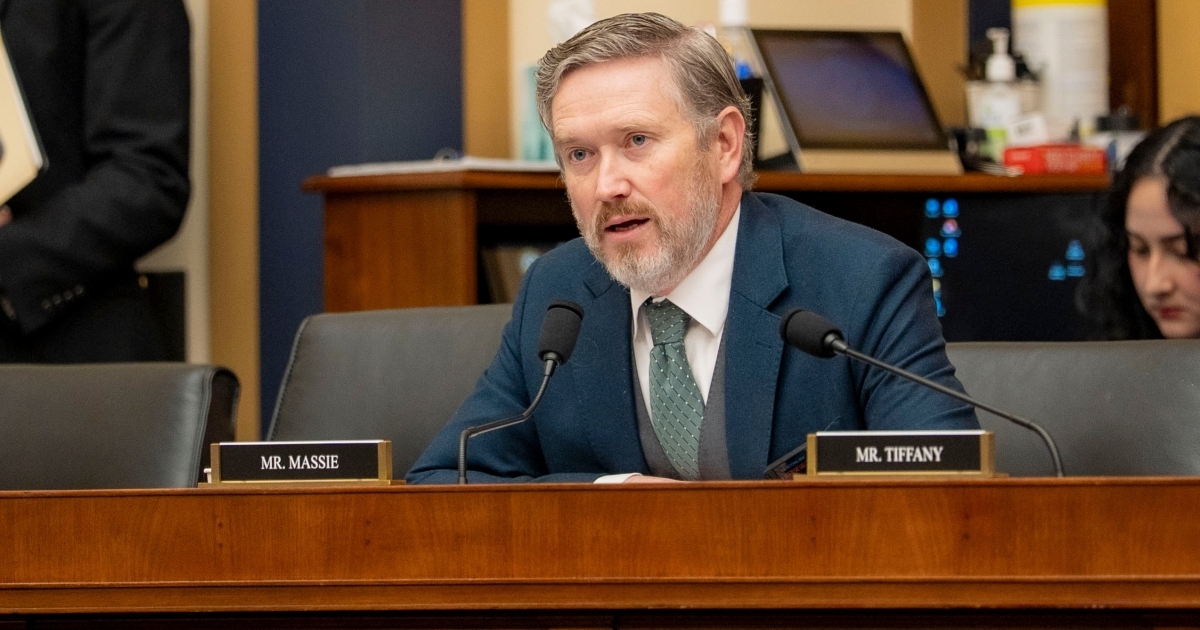 Thomas Massie Submits 2028 Federal Bid Following House Primary Defeat
