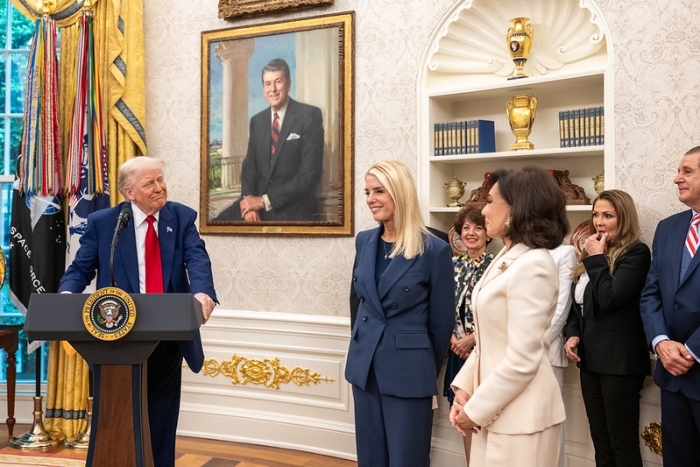 Meeting in White House with President and officials during crisis talks